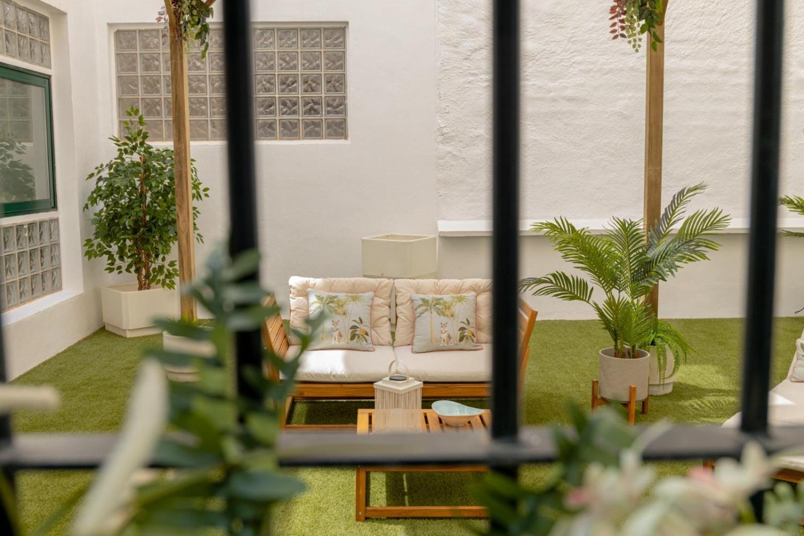 Cathedral Ii -plaza Del Obispo Apartment
